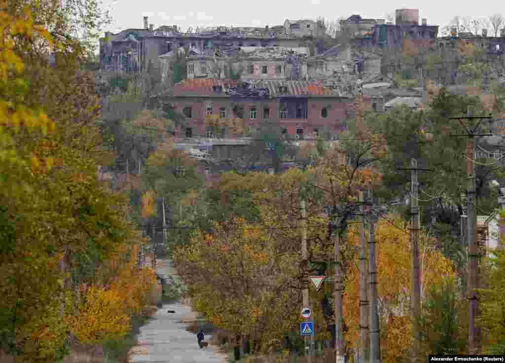 Мариупольде қираған үйлер. 29 қазан 2022 жыл.&nbsp; Reuters агенттігі жариялаған бұл фотолар Ресей басып алған Мариупольдің қазіргі ахуалын көрсетеді. Бұл қаланы Ресей әскері бес ай бұрын толық бақылау орнатқан.&nbsp;