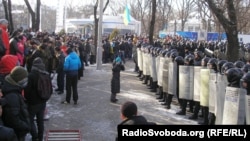 Оппозиция Днепропетровск қаласының әкімшілігіне басып кіруге әрекет етіп тұр. 26 қаңтар 2014 жыл